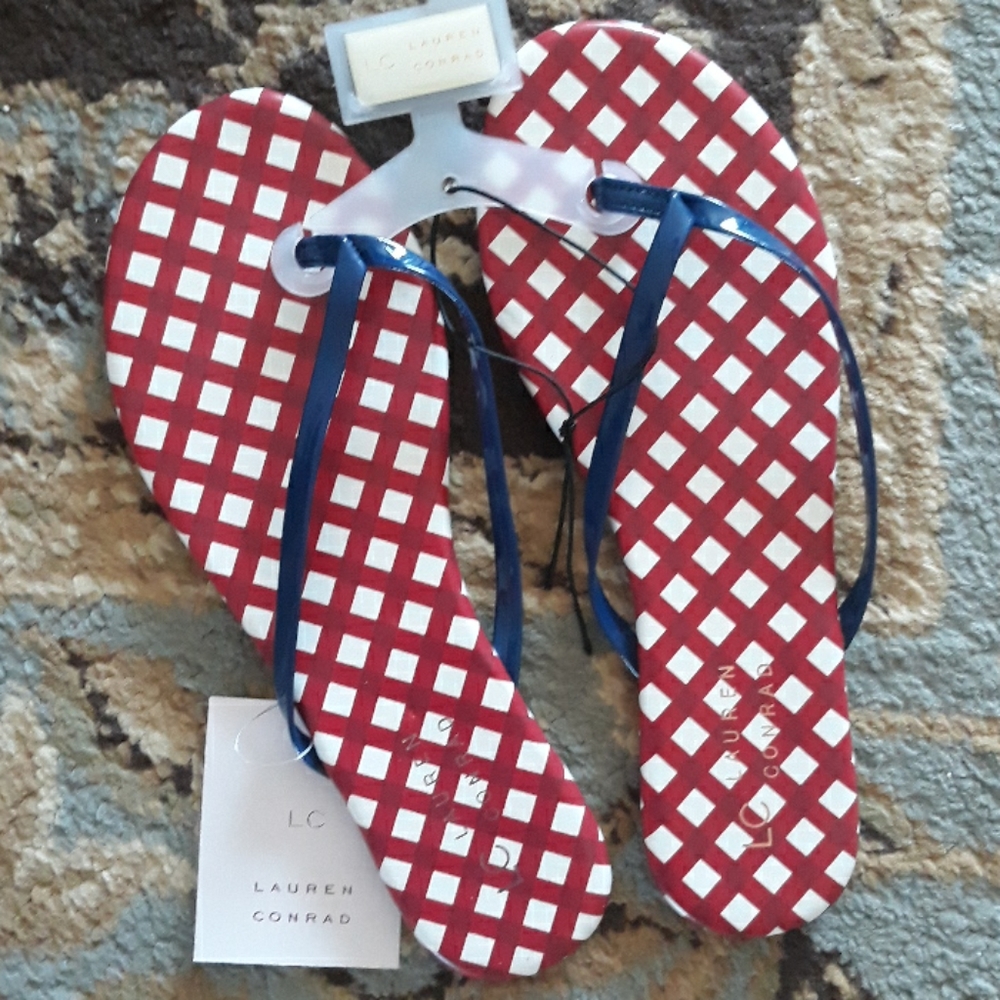 *Host Pick*LC Lauren Conrad flip flop sandals